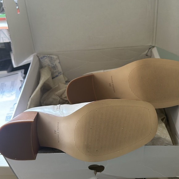 Marc Fisher Lysia Bootie, size 9, Ecru (cream) - Picture 4 of 5